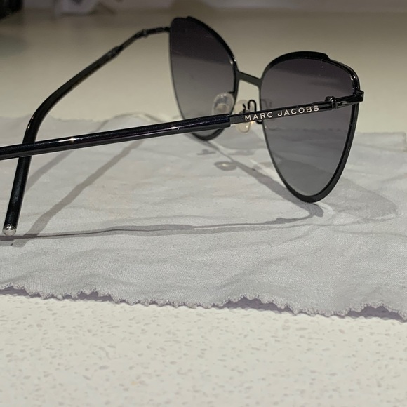 Marc Jacobs Accessories - MARC JACOBS THIN FRAMED AVIATOR SUNGLASSES